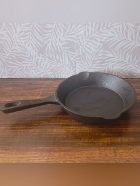 Remy Oliver Cast Iron Skillet